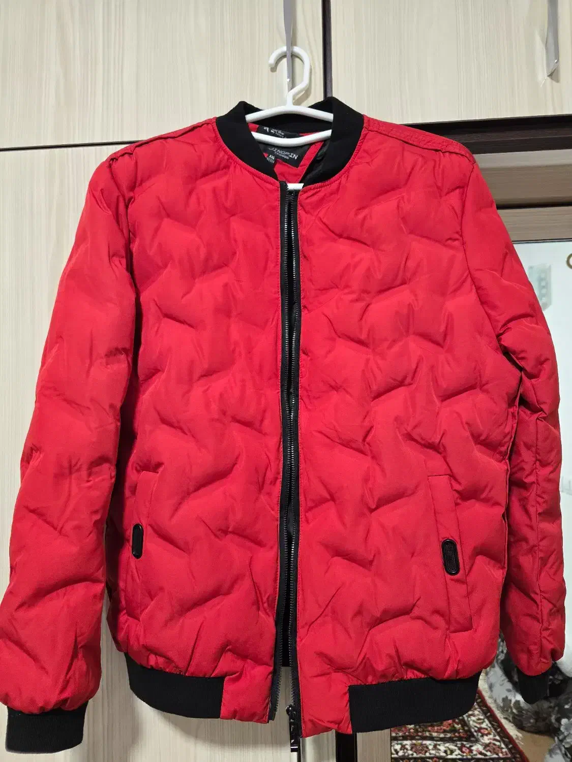 کاپشن|لباس|شهرکرد, |دیوار