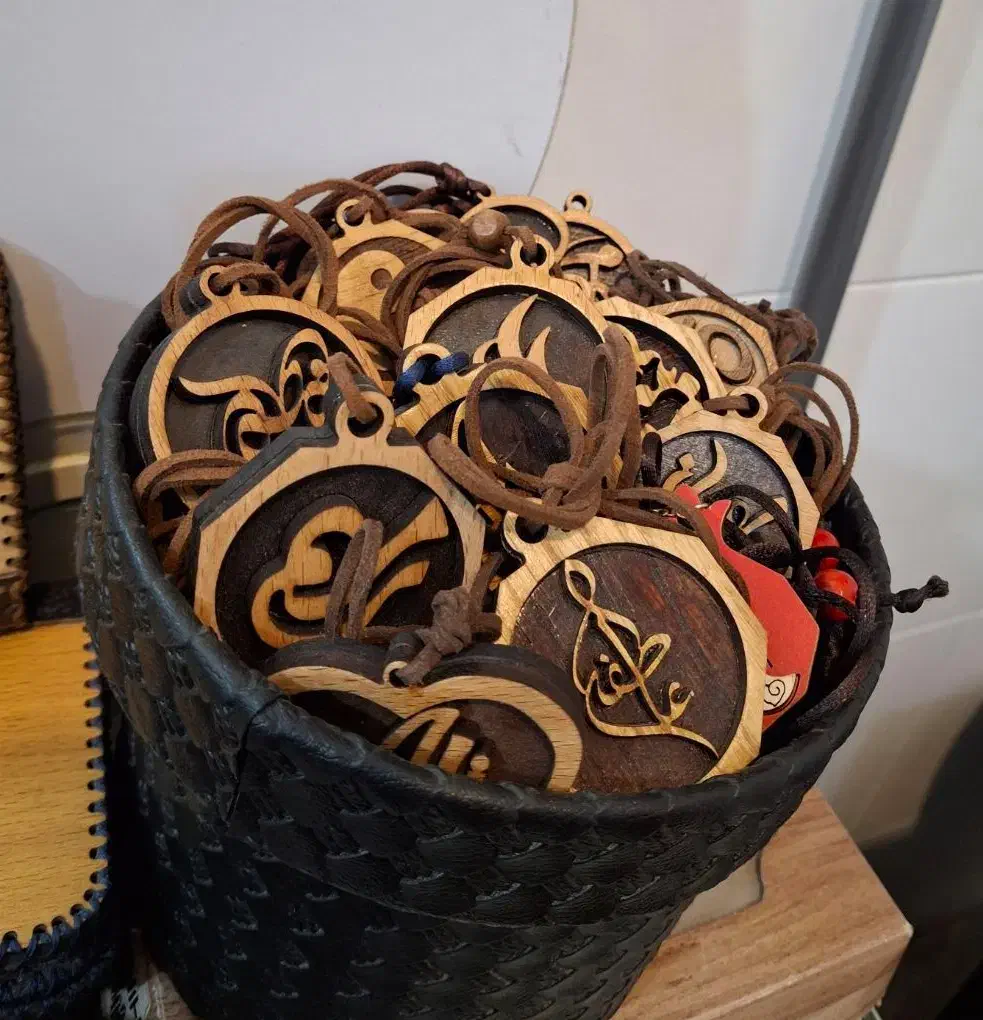 گردنبند و آویز اسم چوبی|زیورآلات و اکسسوری|رشت, جهاد|دیوار