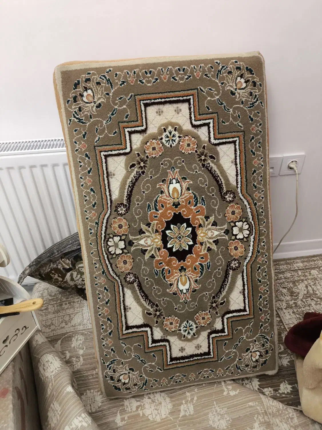 دو جفت پشتی قدیمی سنگین|پشتی|تاکستان, |دیوار