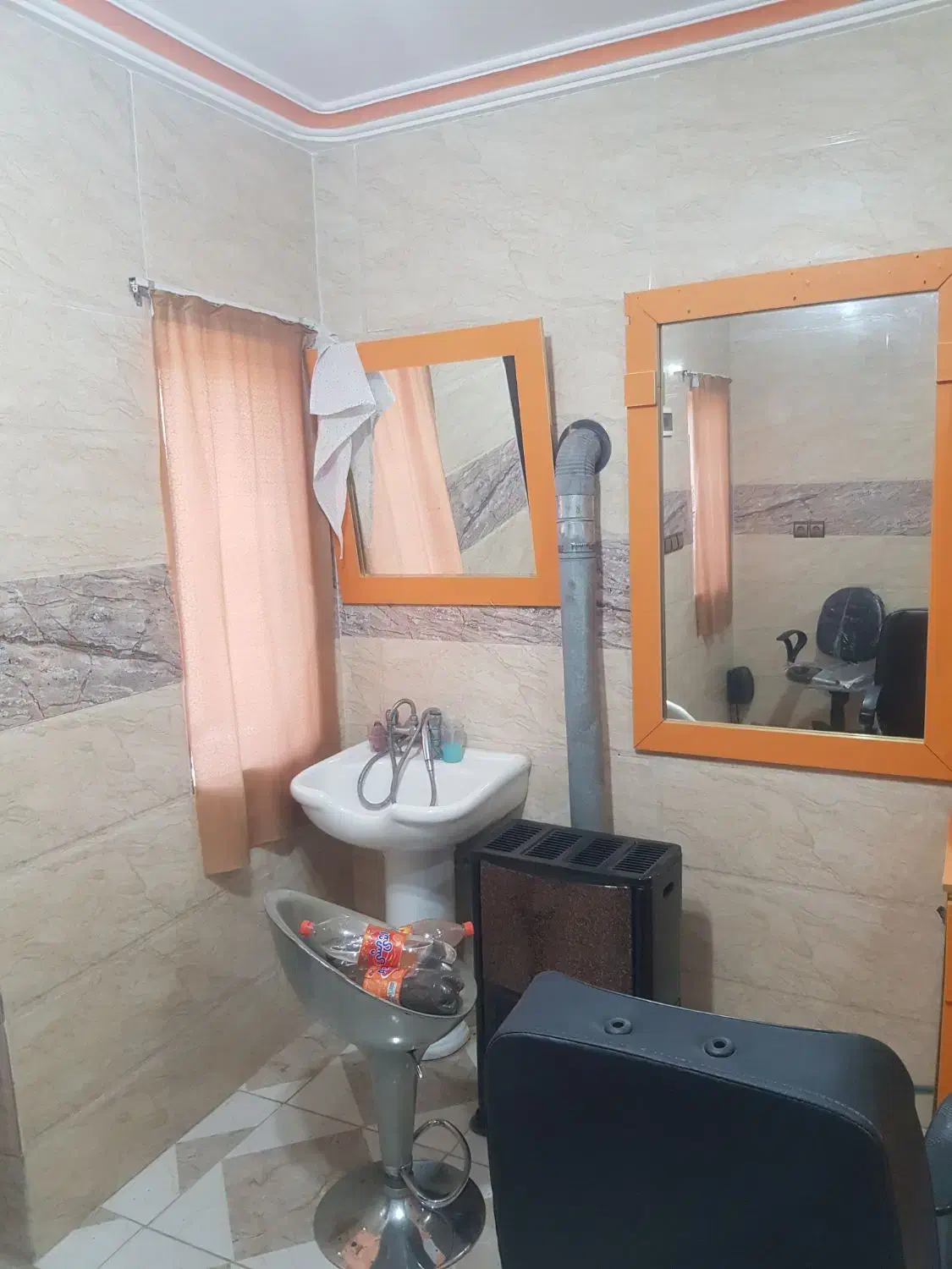 فروش دکوری آرایشگاه وصندلی|آرایشگاه و سالنهای زیبایی|گوراب زرمیخ, |دیوار