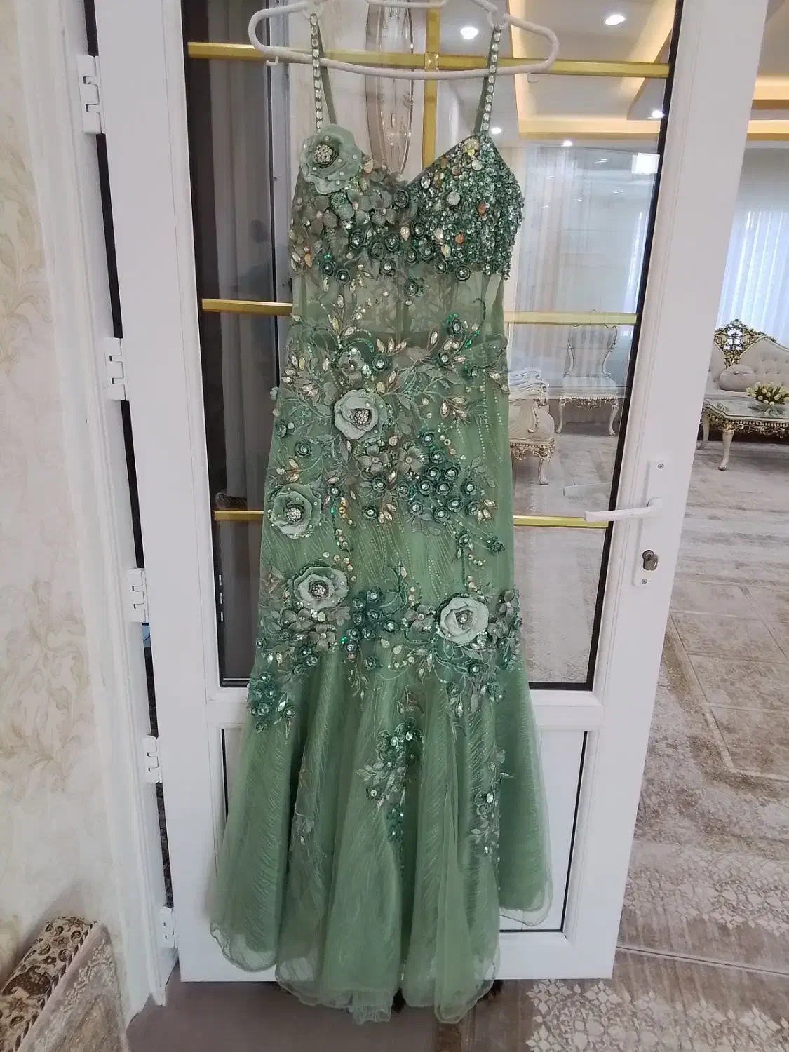 لباس مجلسی|لباس|قروه, |دیوار