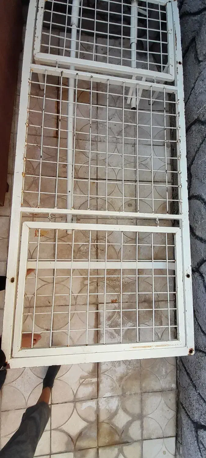 تخت بیمارستانی ک قابلیت بالا و پایین رفتن داره|تخت و سرویس خواب|مشهد, اروند|دیوار