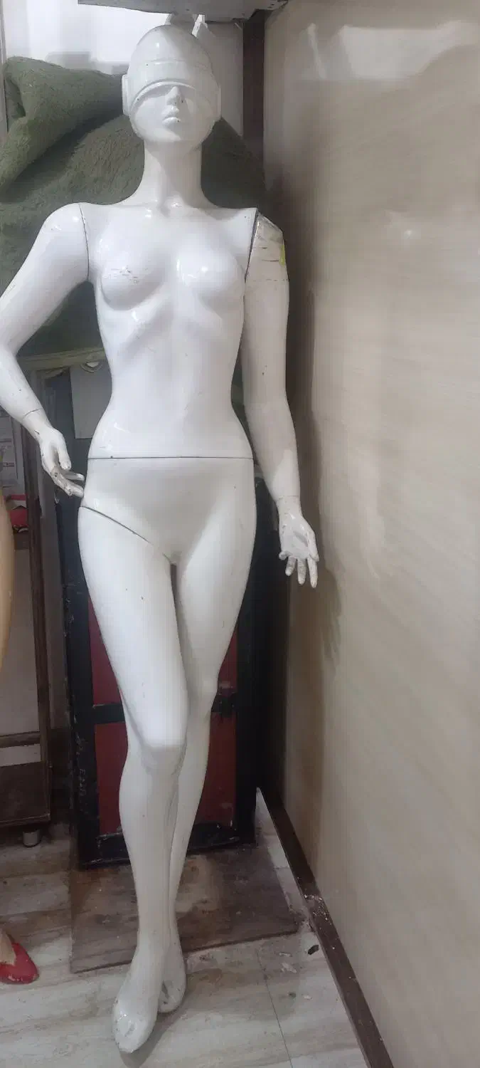 مانکن زنانه و تعدادی وسایل بوتیک|فروشگاه و مغازه|مشگین شهر, |دیوار