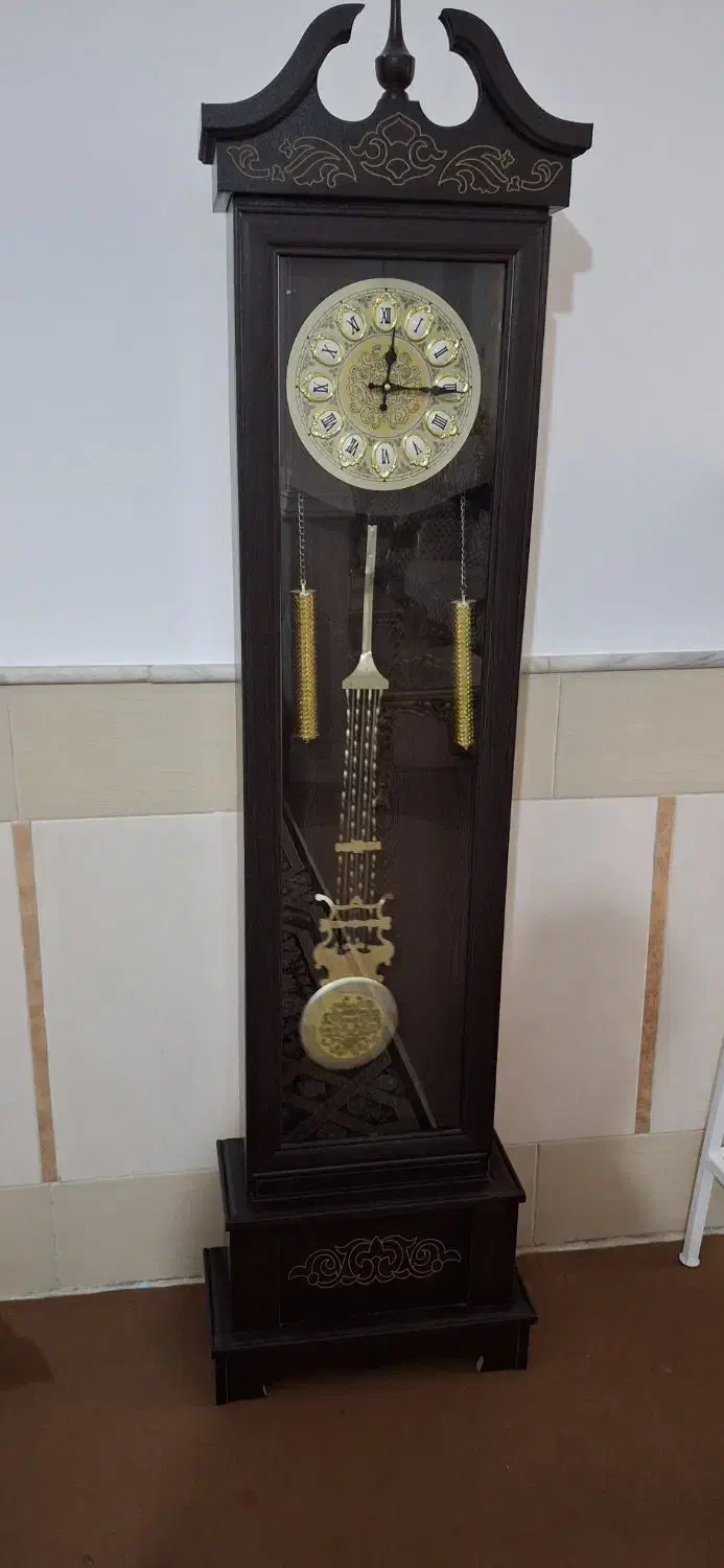 ساعت ایستاده|ساعت دیواری و تزئینی|قم, قلعه کامکار|دیوار