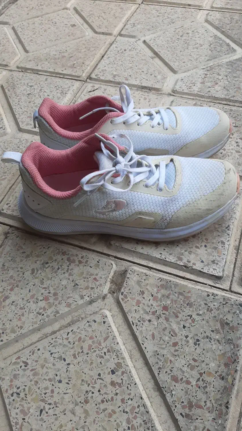 فروش کفش اسپورت در حد نو|کیف، کفش، کمربند|ایلخچی, |دیوار