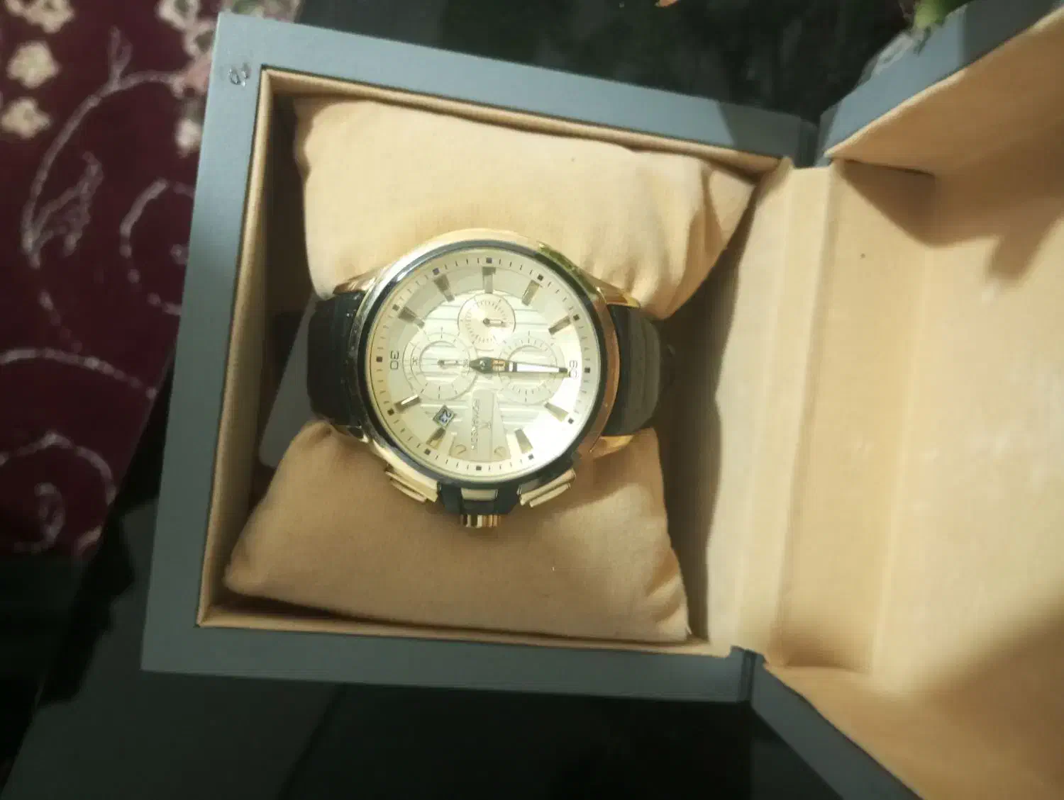 ساعت رومانسن|ساعت|رزن, |دیوار