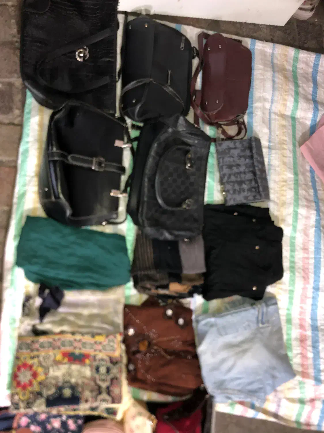 کیف و کفش|کیف، کفش، کمربند|رشت, معلم|دیوار