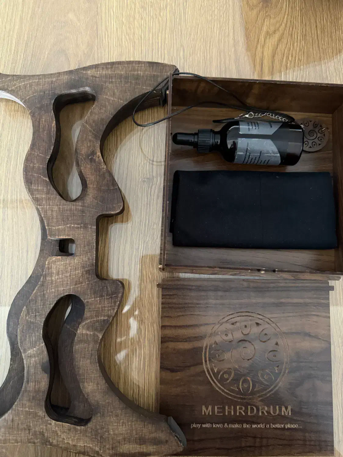 هنگدرام|درام و پرکاشن|شیراز, دکتر حسابی|دیوار