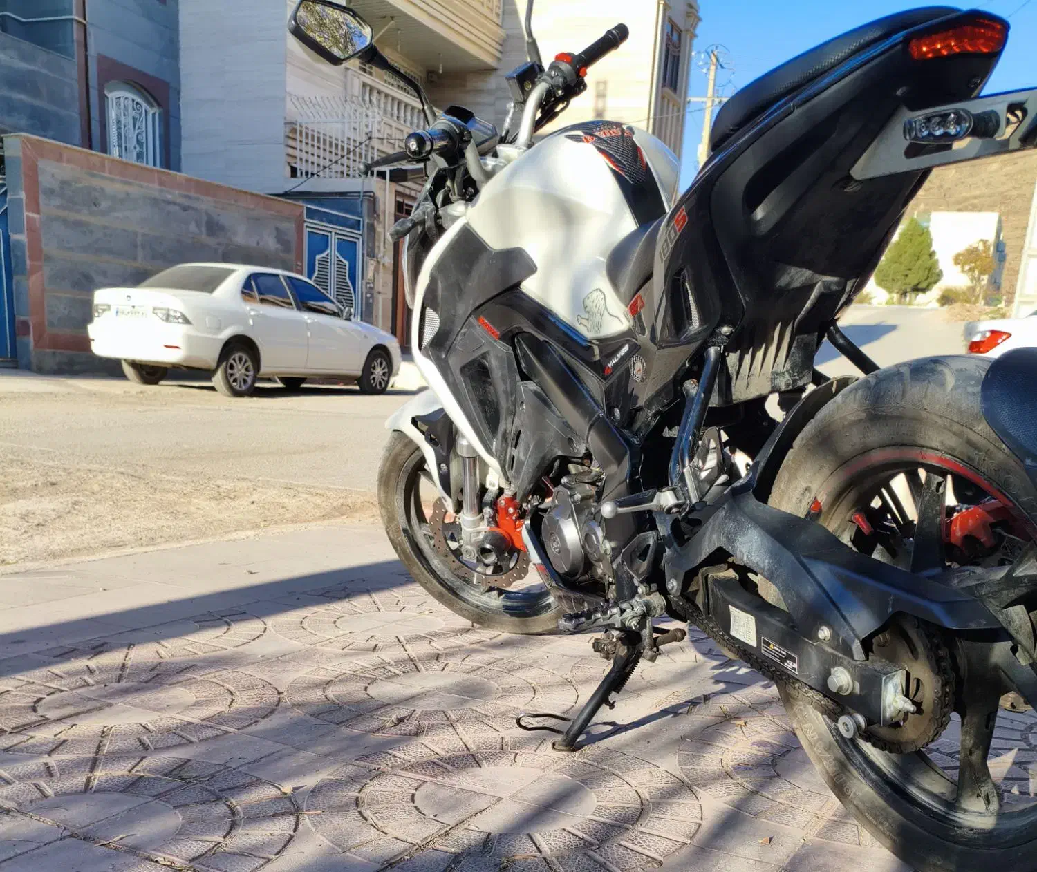 بنلی 180|موتورسیکلت|خرم‌آباد, |دیوار