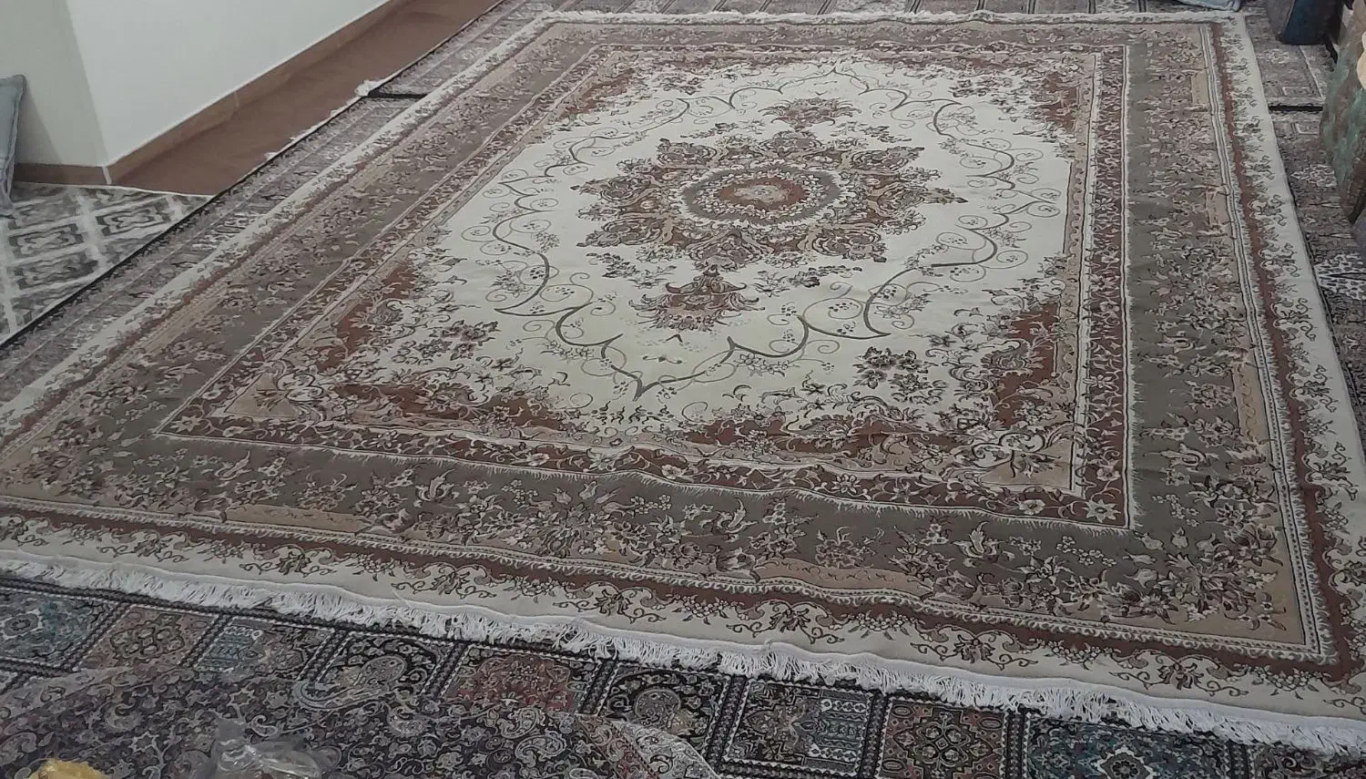 فرش 12 متری|فرش|اندیشه, اندیشه فاز ۶|دیوار