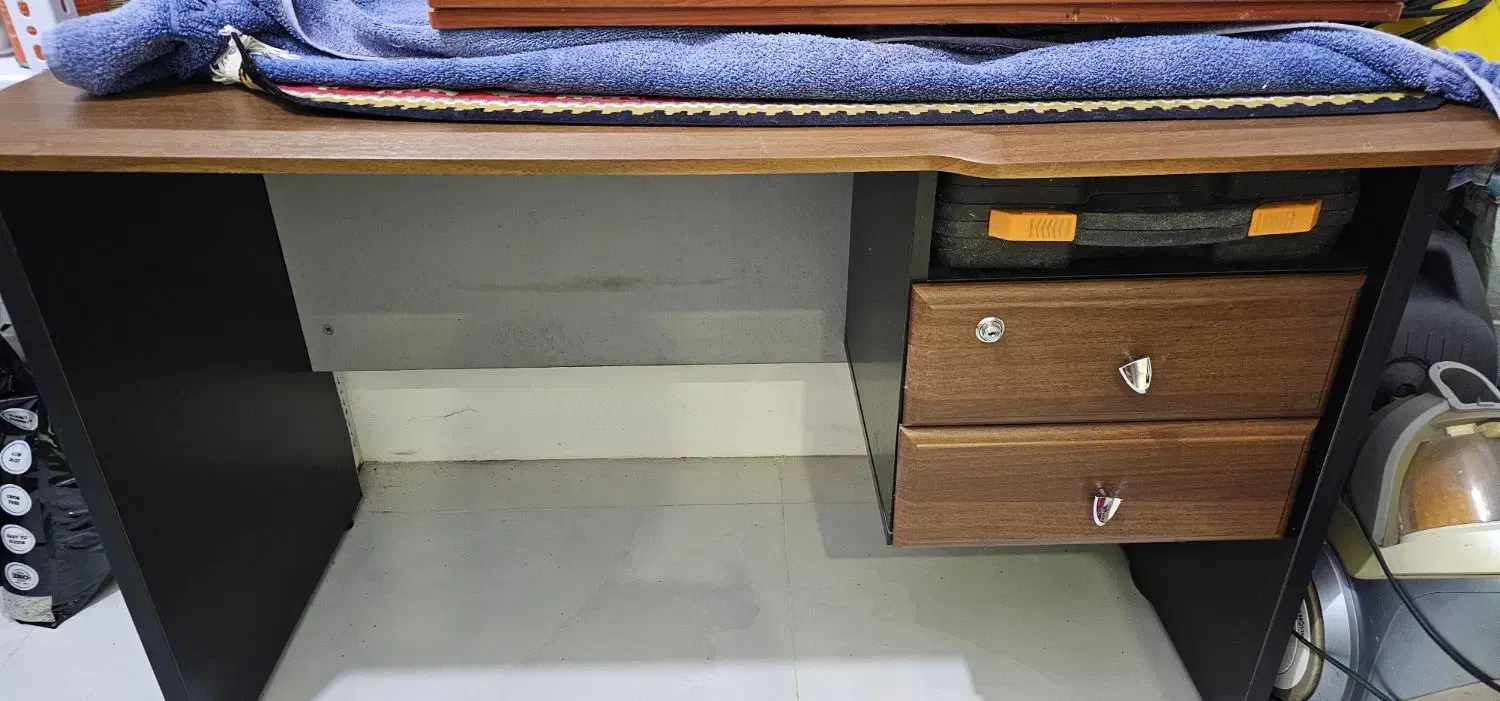 میز تحریر و کامپیوتر|میز تحریر و کامپیوتر|رشت, پستک|دیوار