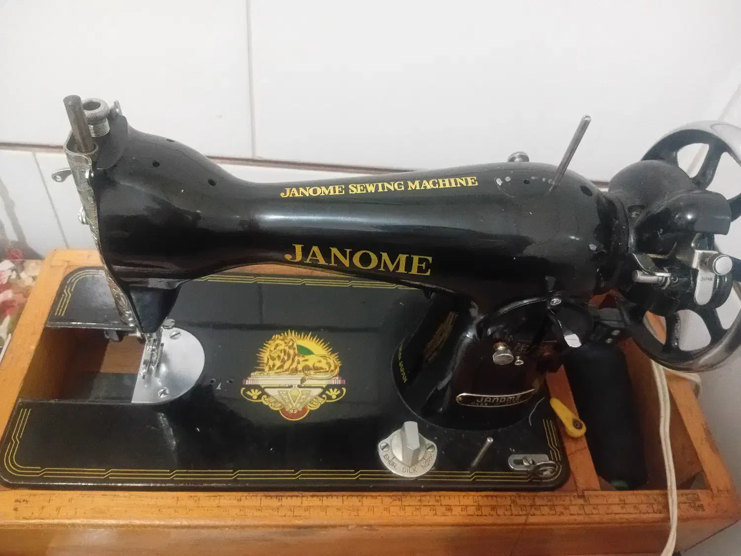 چرخ خیاطی قدیمی برقی ژانومه|چرخ خیاطی و ریسندگی|سمنان, |دیوار