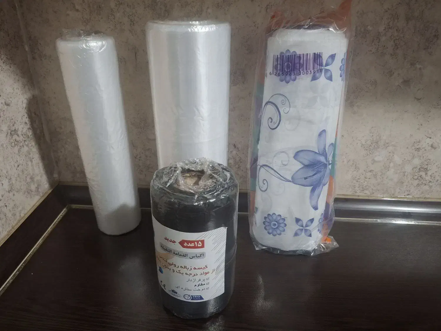 یکبار مصرف|ظروف نگهدارنده، پلاستیکی، یک‌بارمصرف|اشتهارد, |دیوار