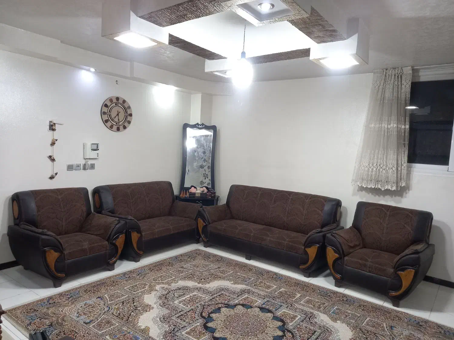 مبل ۷ نفره همراه با میز و عسلی|مبلمان خانگی و میز عسلی|شاهین‌شهر, شهرک گلدیس|دیوار