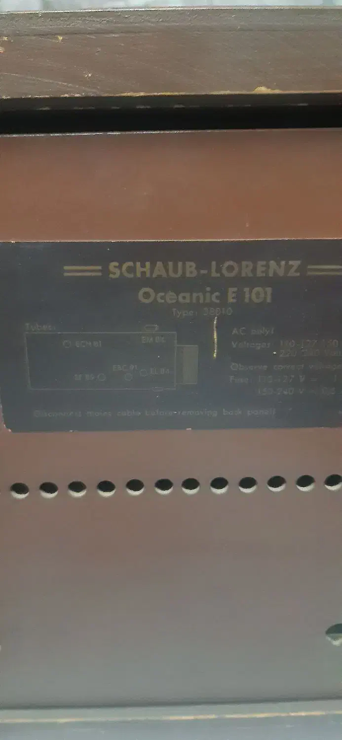 رادیو قدیمی|کلکسیون اشیاء عتیقه|شهر ری, ظهیرآباد|دیوار