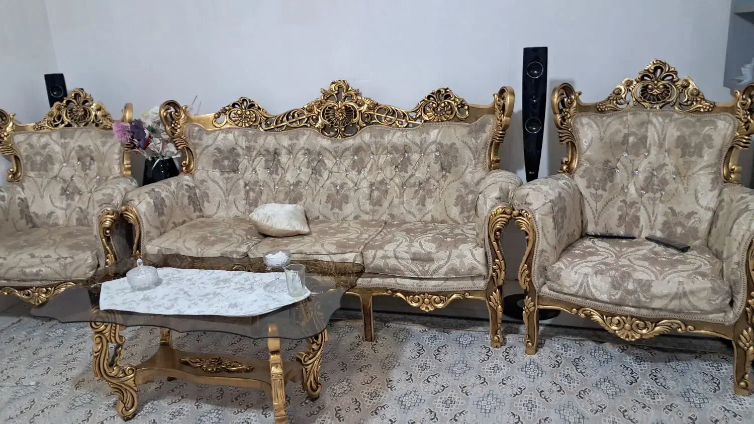 مبل ۹ نفره سلطنتی کاملا نو و تمیز|مبلمان خانگی و میز عسلی|قدس, شهر‌قدس|دیوار