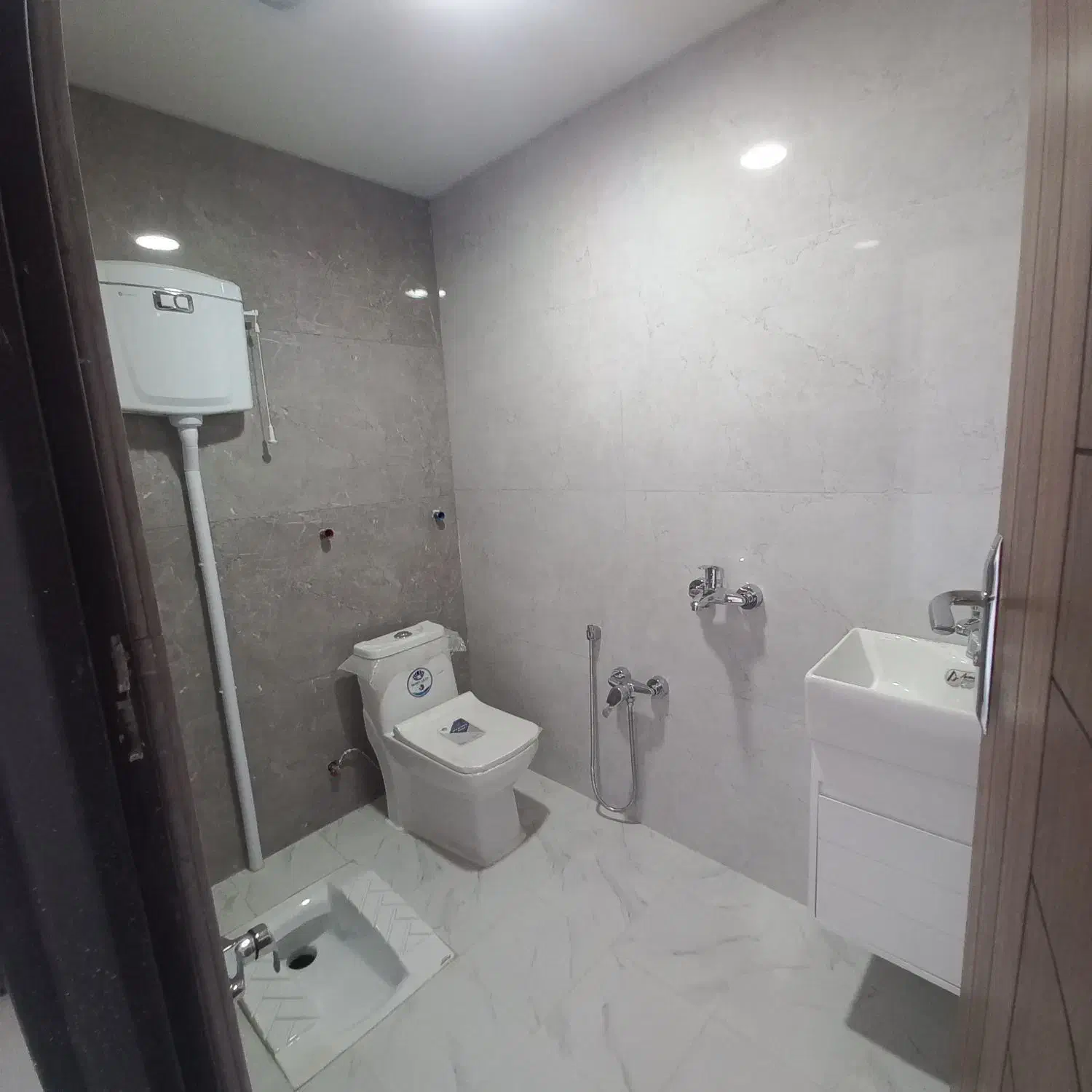 اجاره واحد اداری سرجنگلداری ۸۵ متری کلید نخورده|اجارهٔ دفتر کار، اتاق اداری، مطب|زنجان, |دیوار