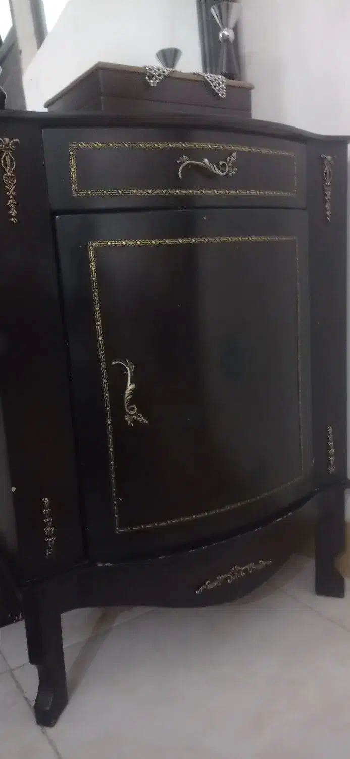 آینه شمعدان|آینه|نیشابور, هفده شهریور|دیوار