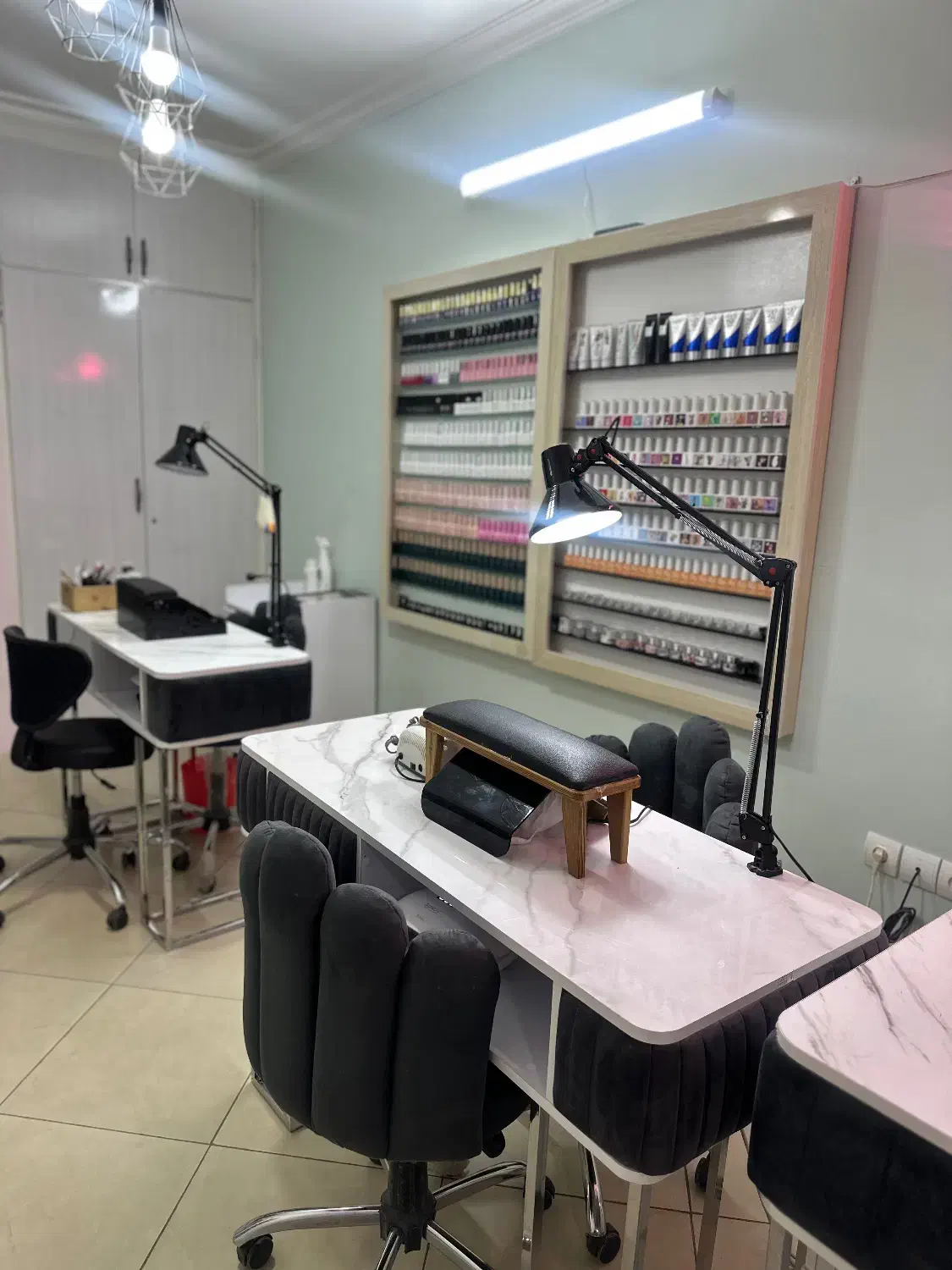 میز و صندلی.استیج پدیکور.استند لاک|آرایشگاه و سالنهای زیبایی|قم, زینبیه|دیوار