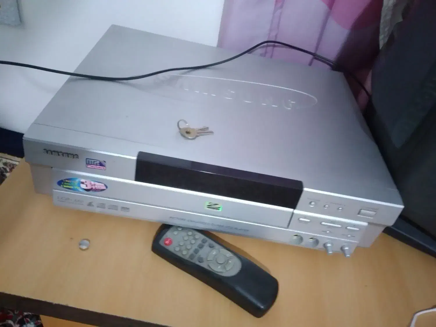 تلوزیون ۲۱ اینچ +گیرنده دیجیتال+سی دی ۳دیسک|تلویزیون و پروژکتور|ملایر, |دیوار