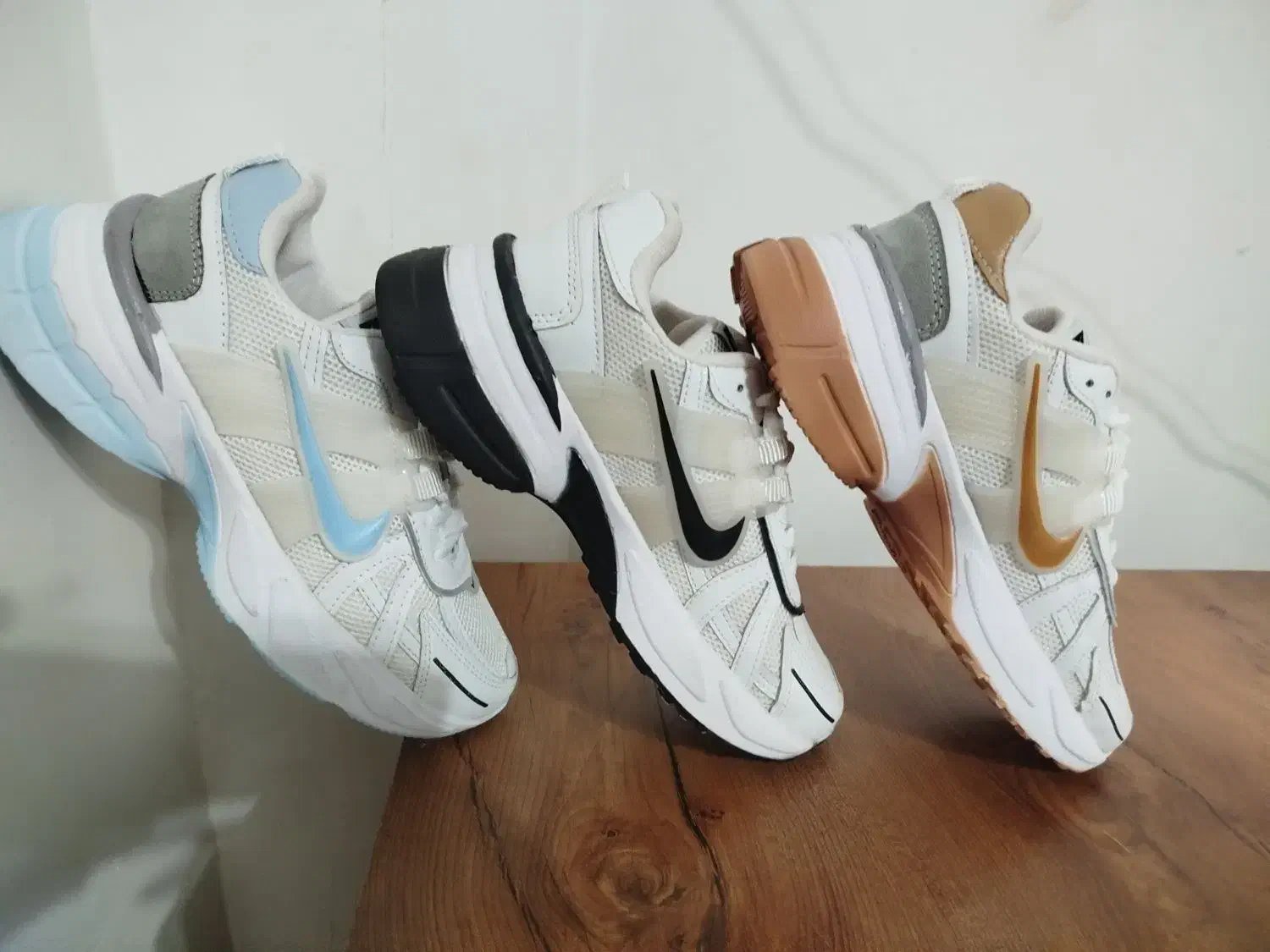 کفش زنانه،مردانه|کیف، کفش، کمربند|تربتحیدریه, میدان مرکزی|دیوار