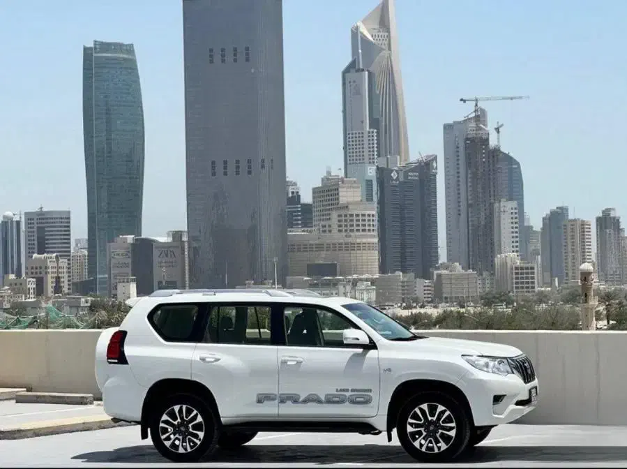TOYOTA PRADOمدل 2022 با تردد نامحدود گذر موقت|خودرو سواری و وانت|تهران, الهیه|دیوار