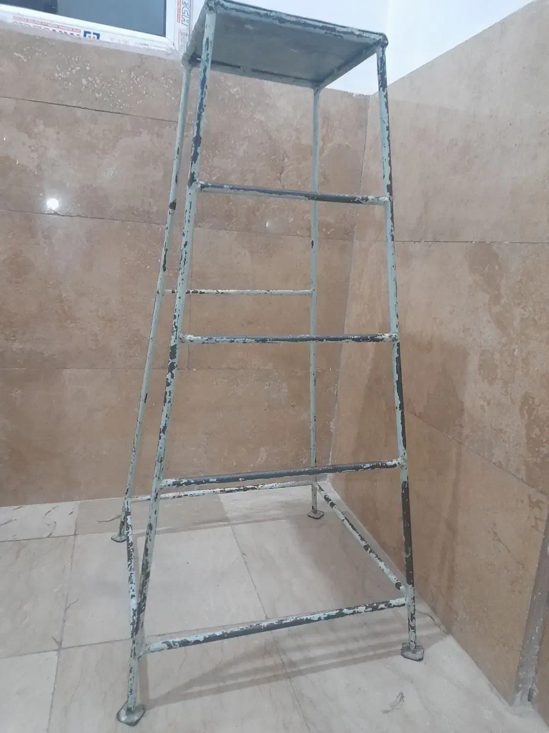 چهار پایه|ابزارآلات|نسیم‌شهر, |دیوار