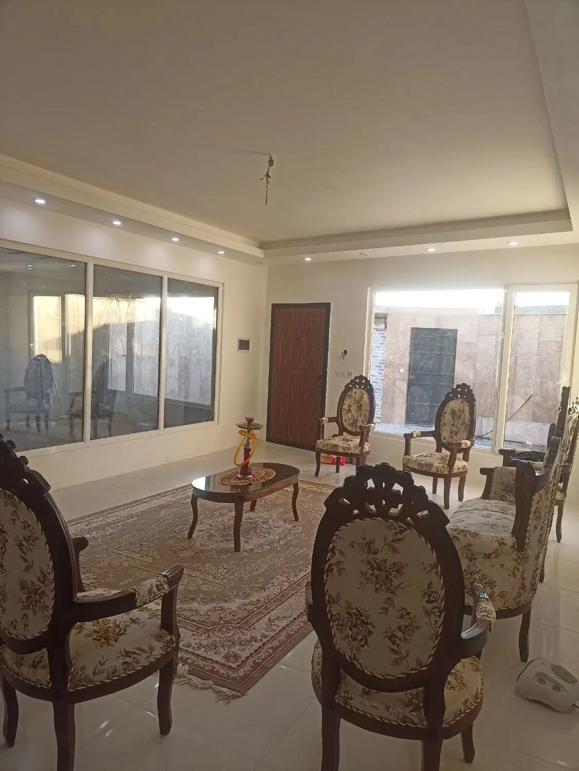 اجاره سوئیت|اجارهٔ کوتاه‌مدت آپارتمان و سوئیت|هشتگرد, فشند|دیوار