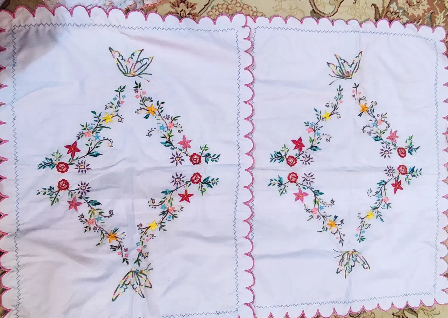 روبالشتی گلدوزی شده اصل قدیمی|رختخواب، بالش، پتو|قم, زنبیل آباد|دیوار