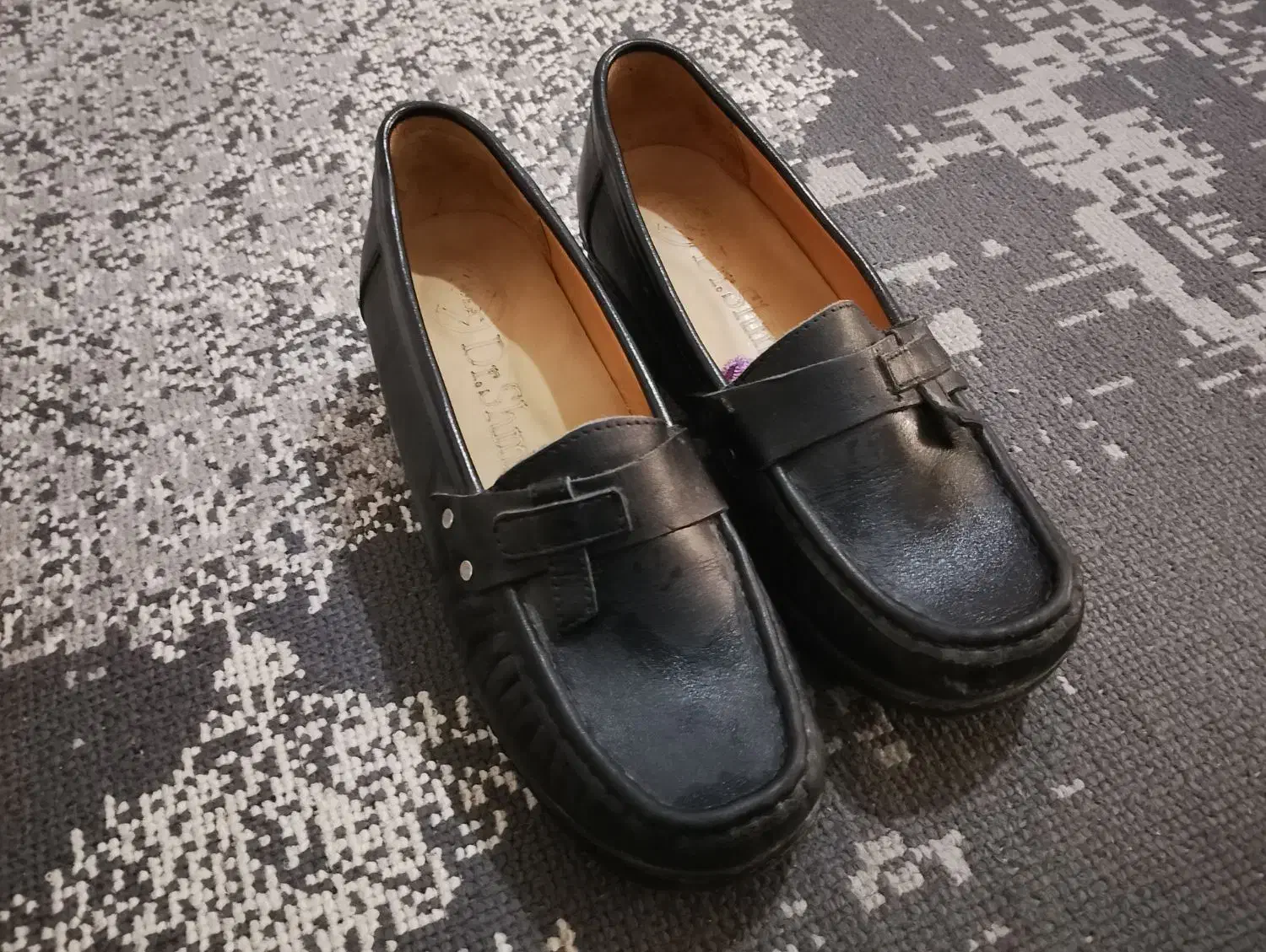 کفش|کیف، کفش، کمربند|گلبهار, شهر جدید گلبهار|دیوار