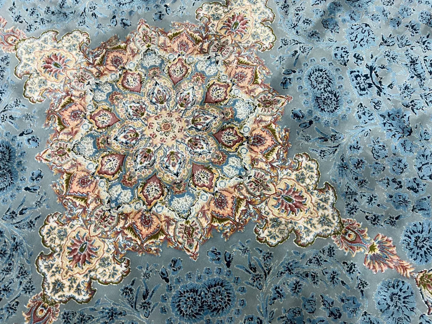 فرش خوشرنگ گل برجسته|فرش|کرج, شهرک بهارستان|دیوار