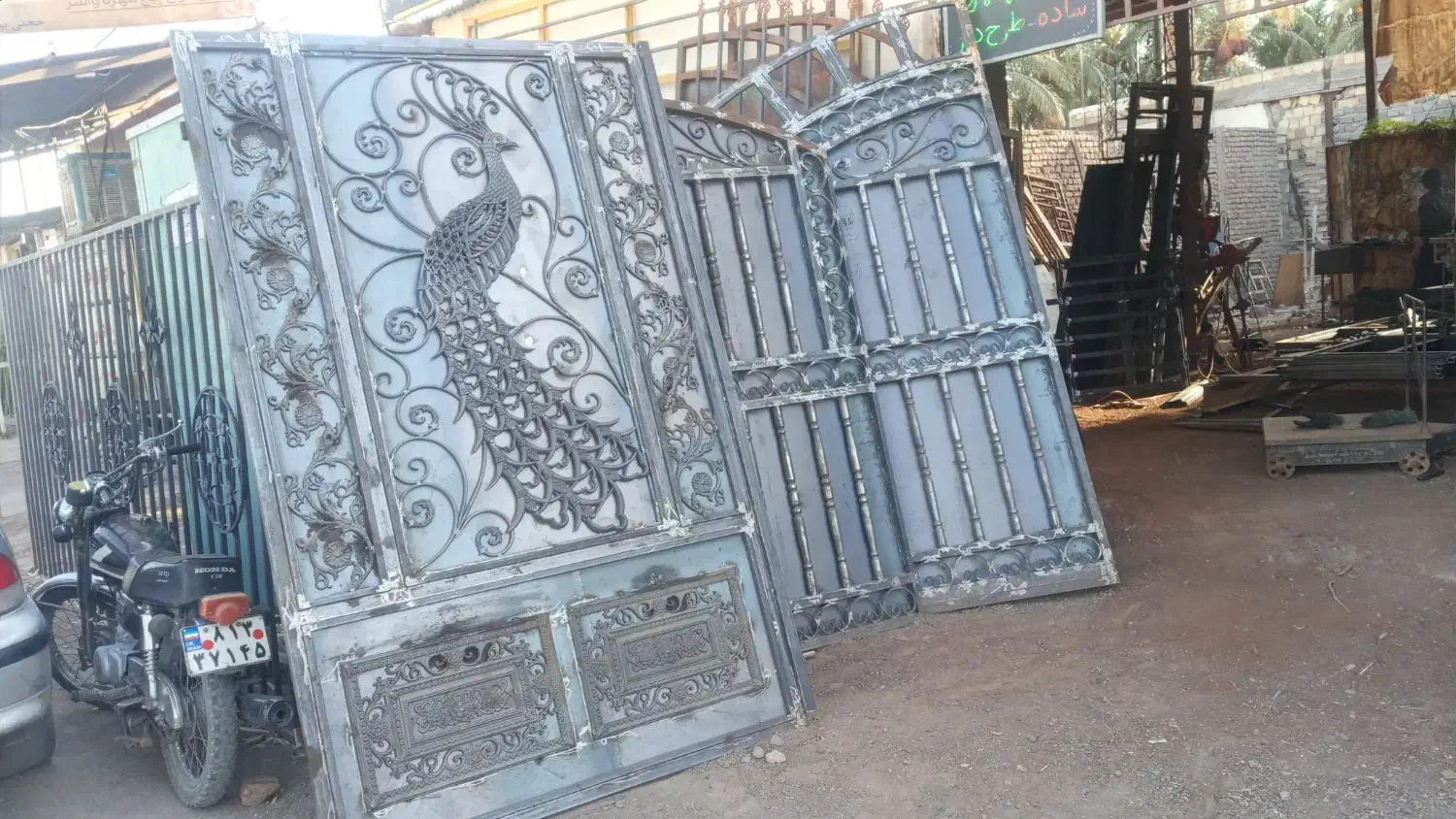 نیازمند استا درب و پنجره ساز فلز|استخدام معماری، عمران و ساختمانی|بم, |دیوار