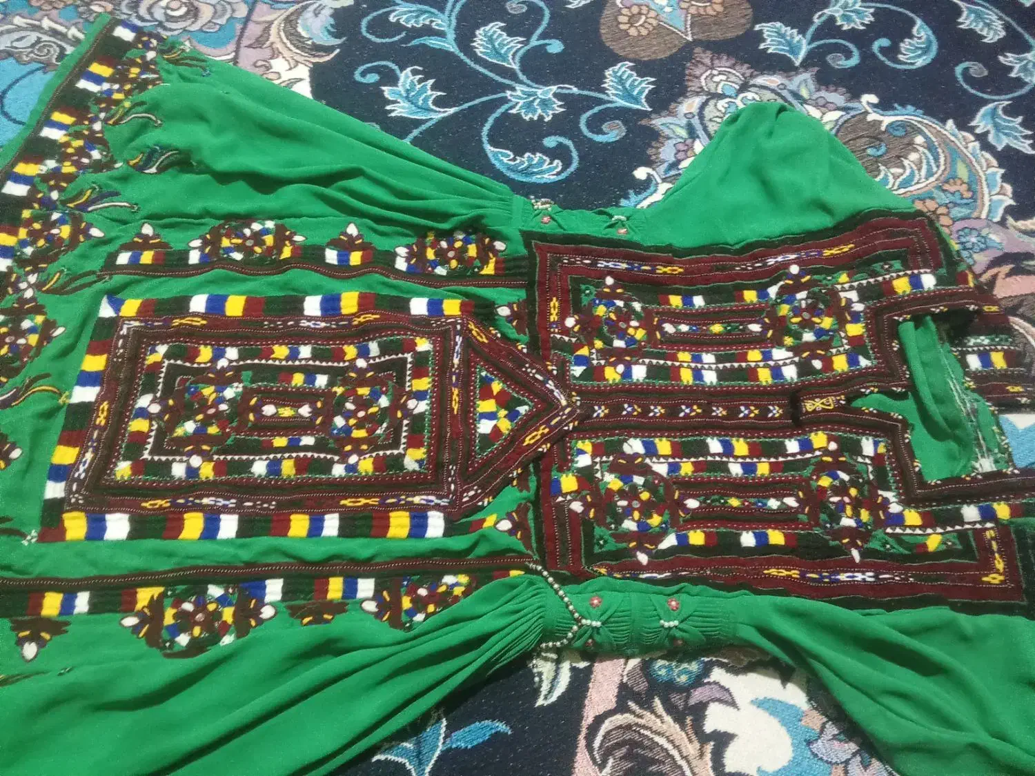 لباس بلوچی زنانه|لباس|راسک, |دیوار