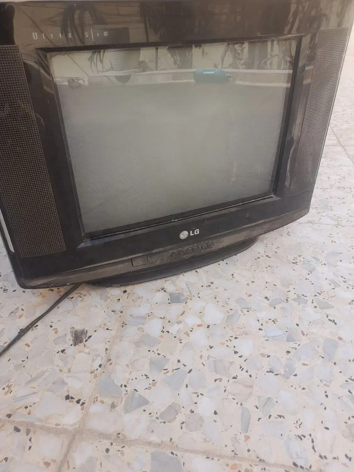 تلویزیون ۱۴ اینچ رنگی الجی سالم|تلویزیون و پروژکتور|کاشان, صفی آباد|دیوار