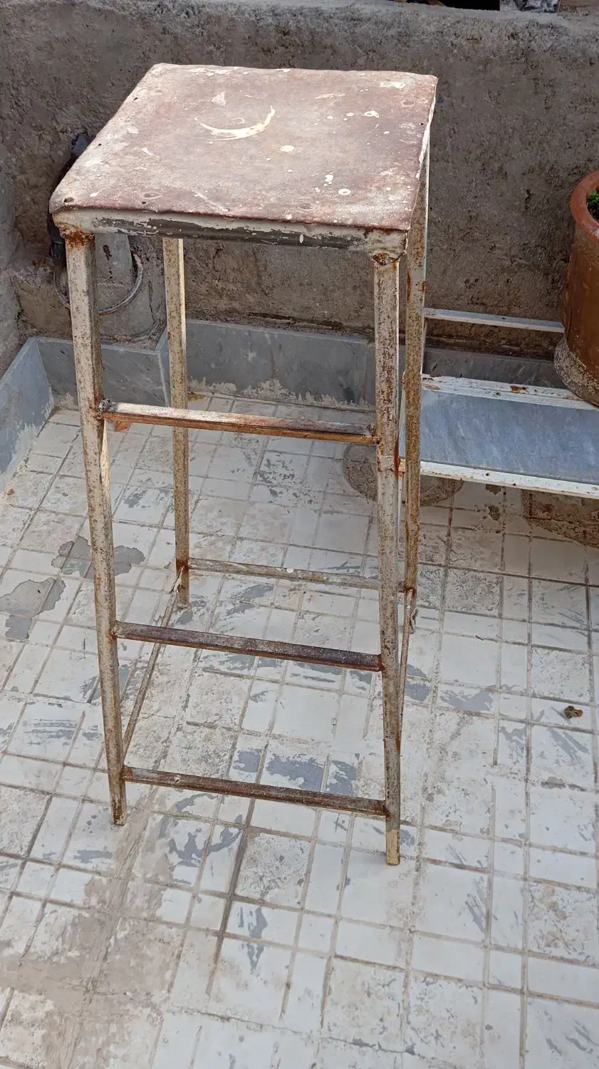 چهار پایه|صندلی و نیمکت|اردبیل, |دیوار