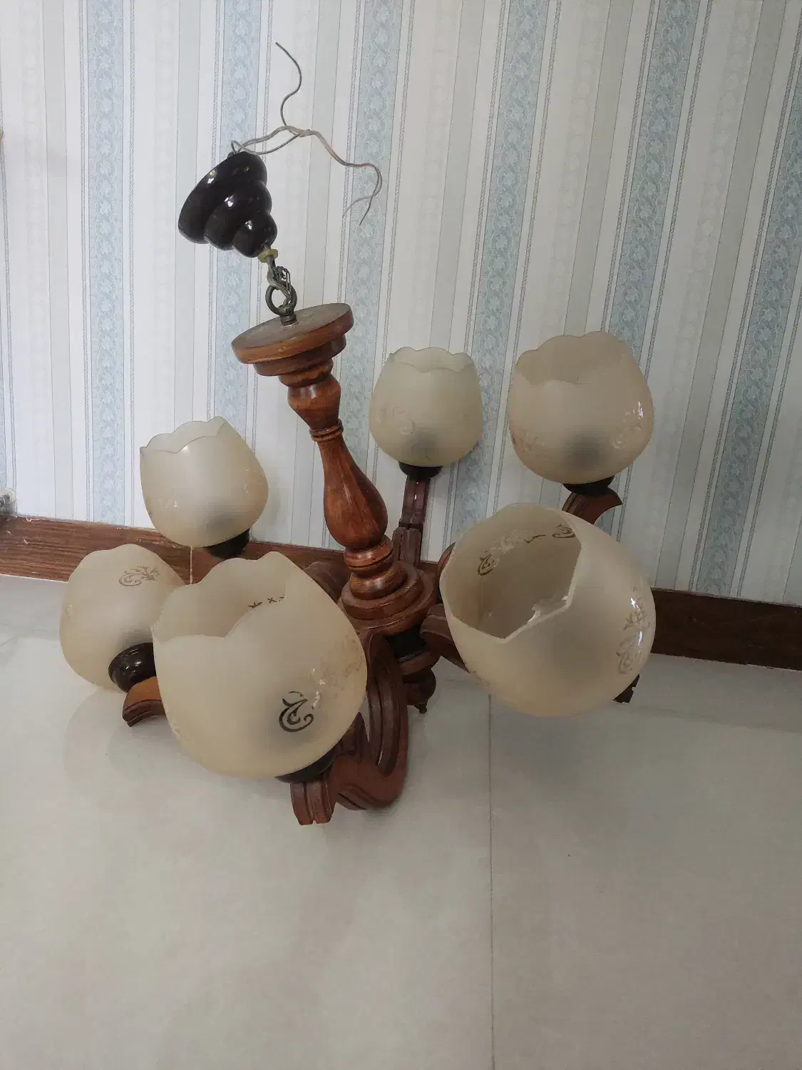 لوستر چوبی شش شاخه|لوستر و چراغ آویز|نوشهر, |دیوار