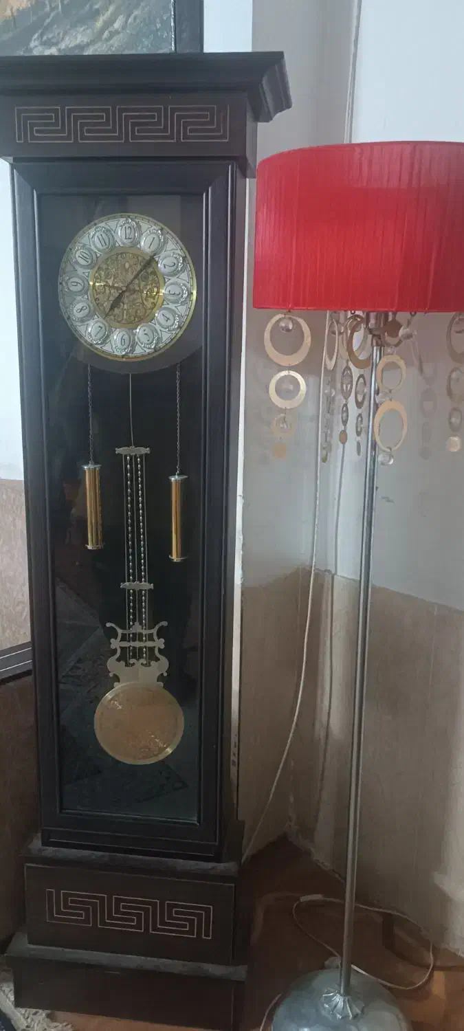 ساعت ایستاده و آبا ژور|ساعت دیواری و تزئینی|شیراز, کوشک میدان|دیوار