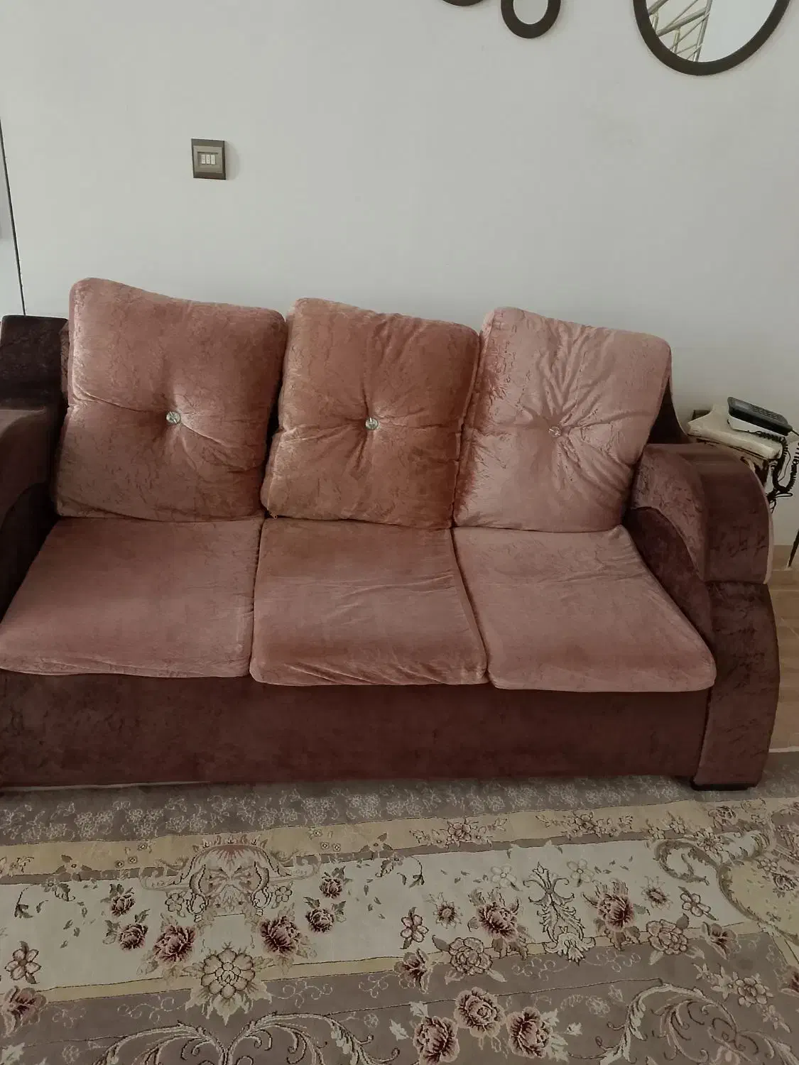 مبل ۷نفره همراه میز و جلو مبلی|مبلمان خانگی و میز عسلی|قروه, |دیوار