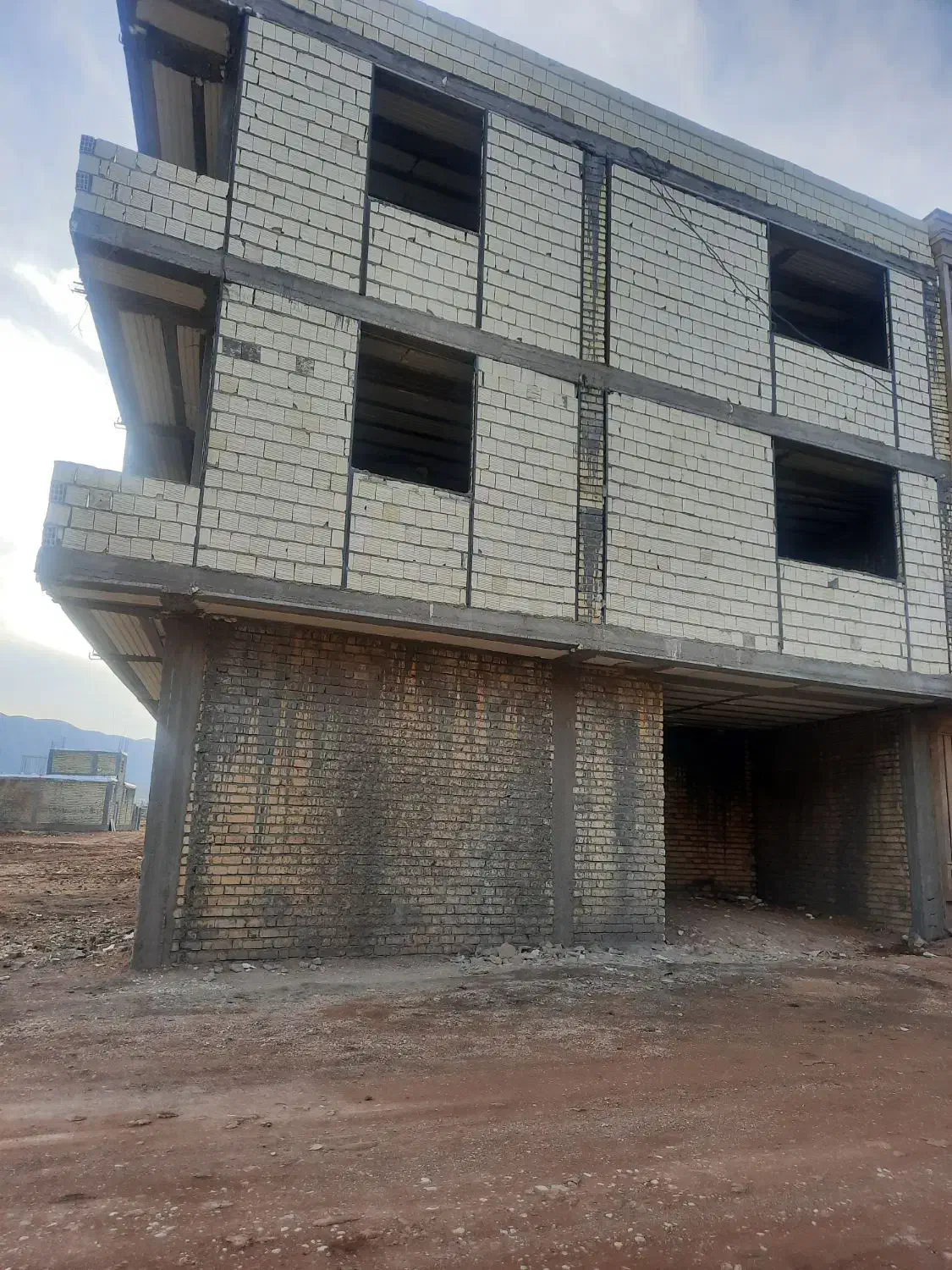 فروش اسکلت آپارتمانی طبقه دوم|فروش خانه و ویلا|شیراز, شهرک قمشه|دیوار