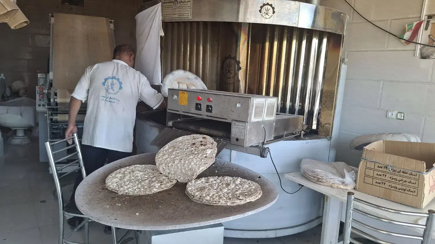 فروش دستگاه تنور نانوایی (تخت دوار) با نان درار|ماشین‌آلات صنعتی|سرفاریاب, |دیوار