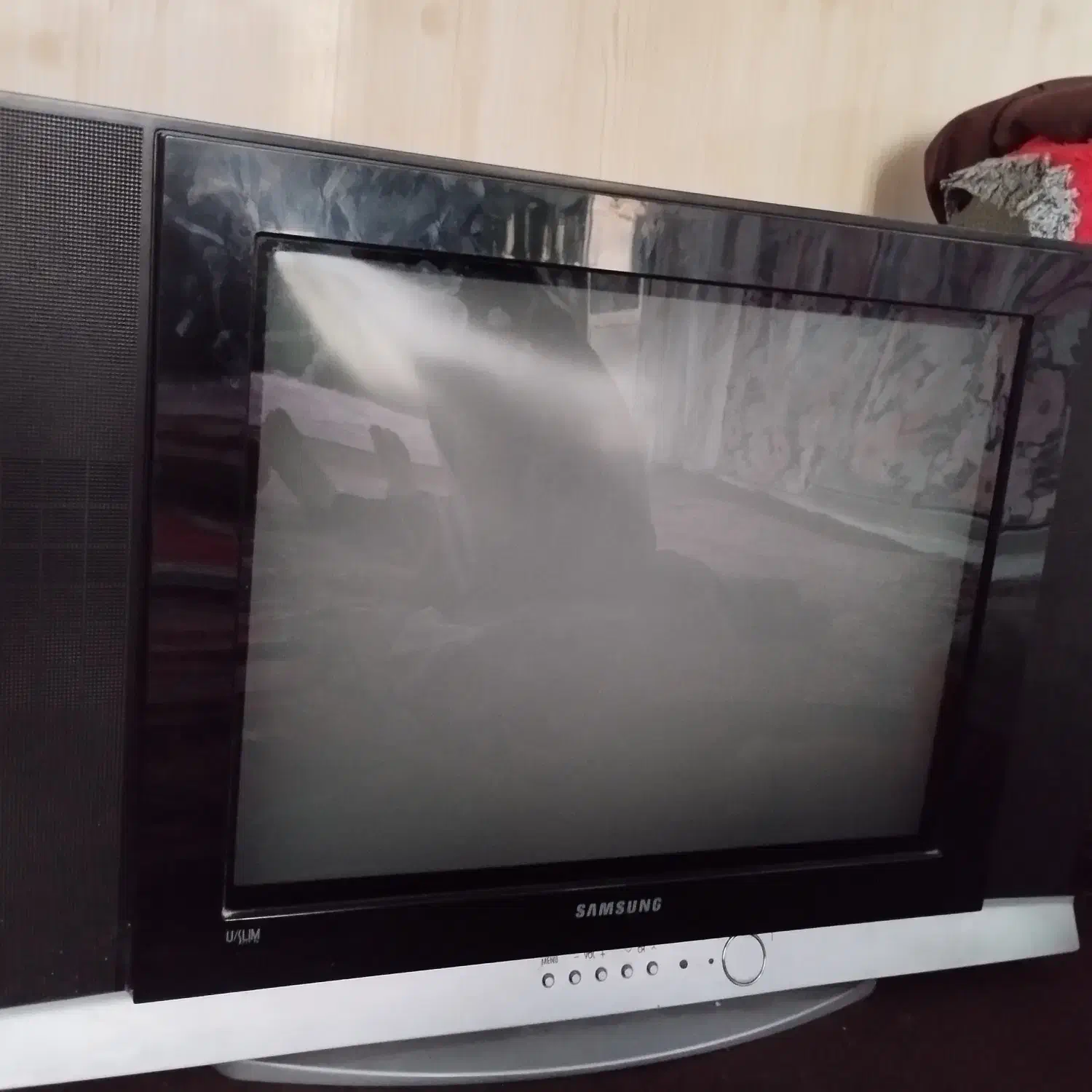 تلویزیون|تلویزیون و پروژکتور|پره‌سر, |دیوار