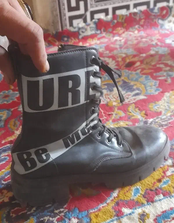 یک عدد پوتین زمستانی مخصوص این فصل یگه|کیف، کفش، کمربند|نهاوند, |دیوار