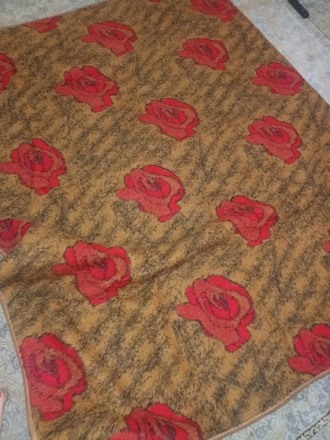 پتو یکنفره|رختخواب، بالش، پتو|بابل, |دیوار