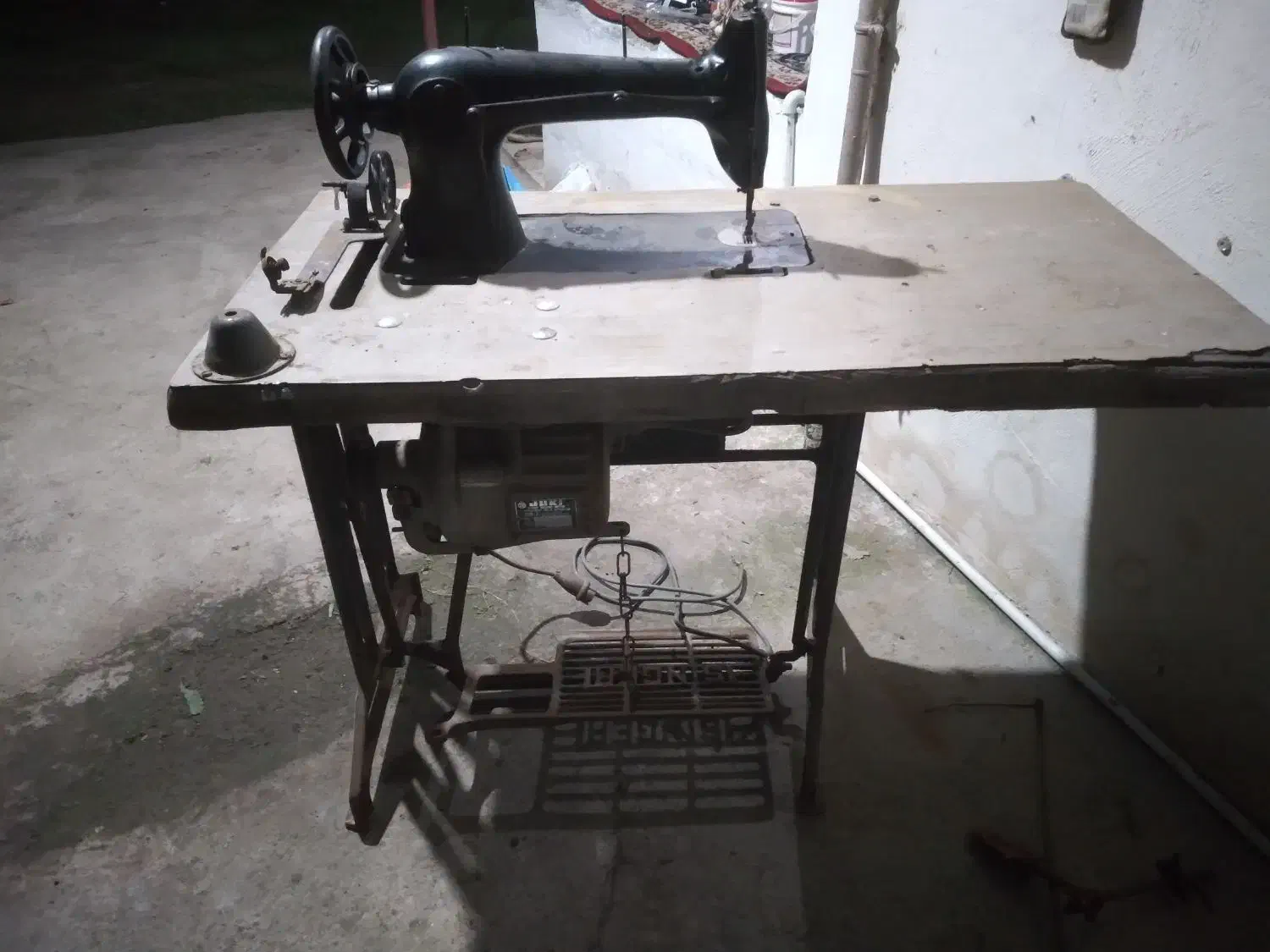 چرخ خیاطی قدیمی|چرخ خیاطی و ریسندگی|لنگرود, |دیوار