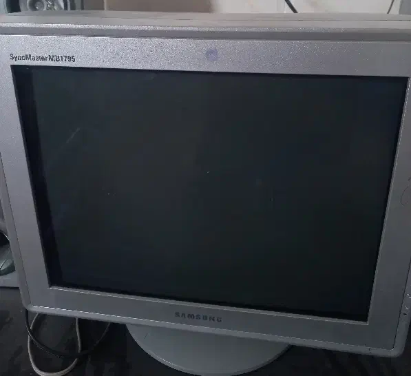 دوعدد مانیتور الجی و سامسونگ|قطعات و لوازم جانبی رایانه|نجفآباد, منتظری جنوبی|دیوار