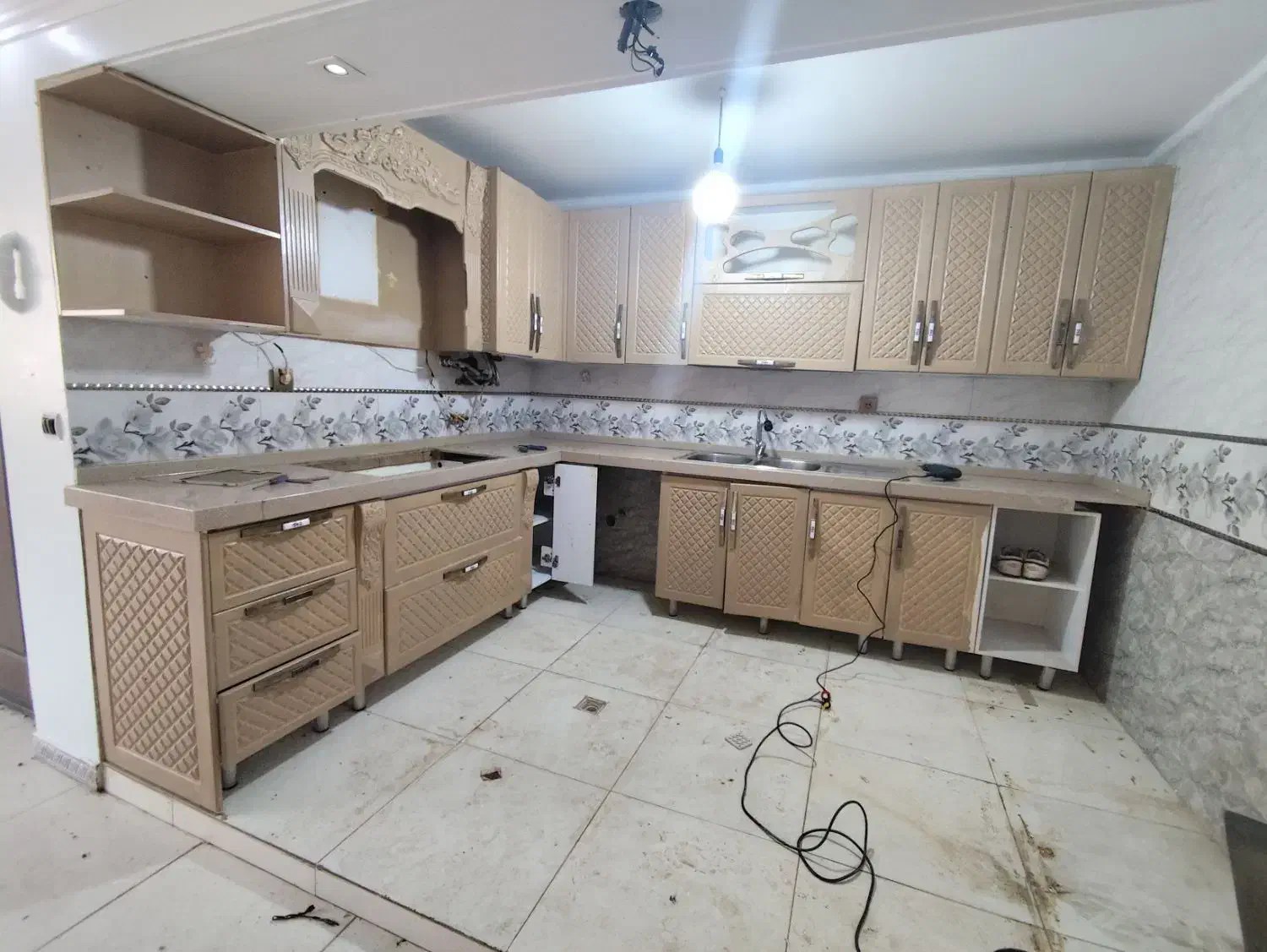 کابینت ممبران اصلی|آب‌چکان و نظم‌دهنده ظروف|باغستان, |دیوار