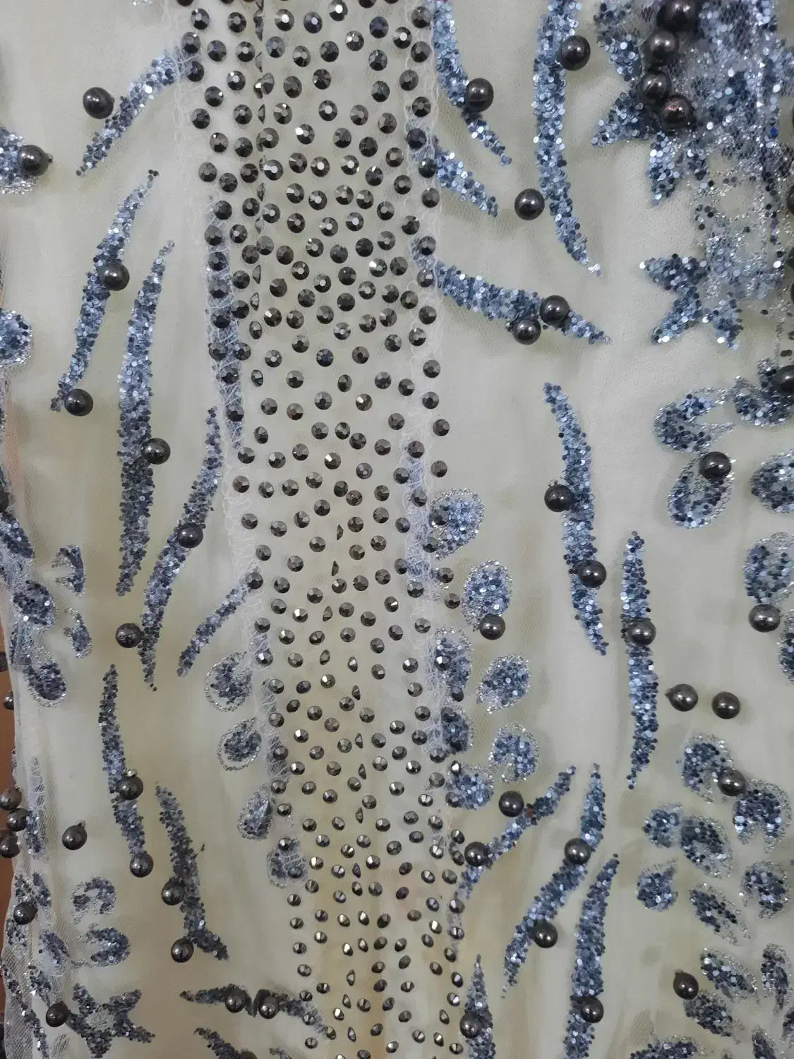 پیراهن مجلسی|لباس|تربت جام, امام|دیوار