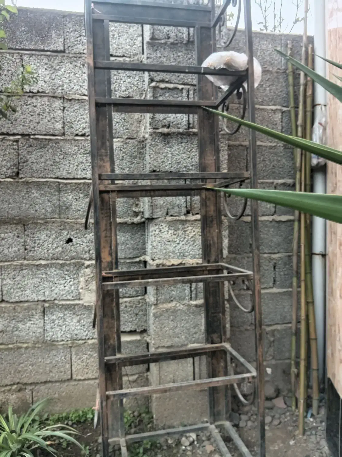 قفسه آهنی|مبلمان خانگی و میز عسلی|لنگرود, |دیوار