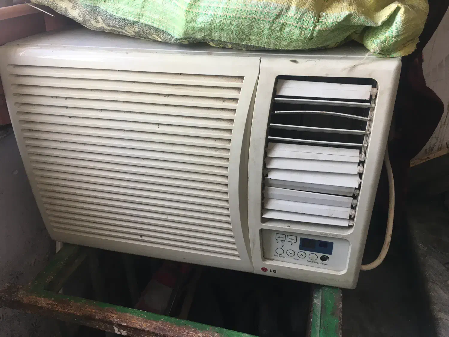 کولر پنجره ای|کولر گازی و فن‌کوئل|گنبد کاووس, |دیوار