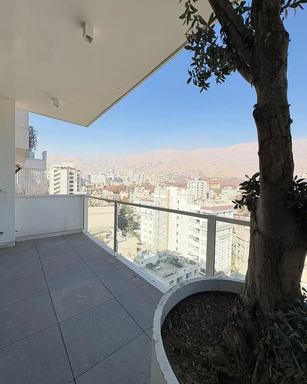 کامرانیه 200م ویودار تراس وسیع طبقات مختلف